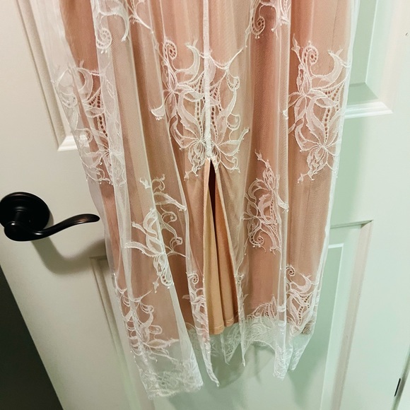 Cinq a sept lace nude dress - Picture 14 of 16